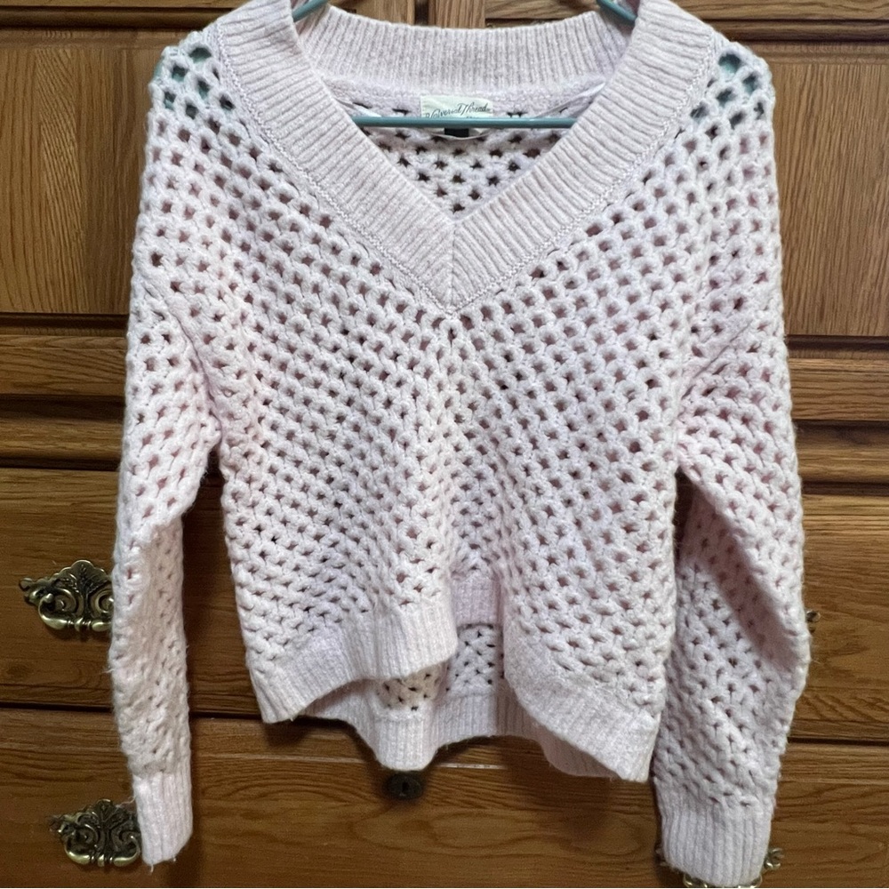 Universal Thread Light Pink V-Neck Sweater